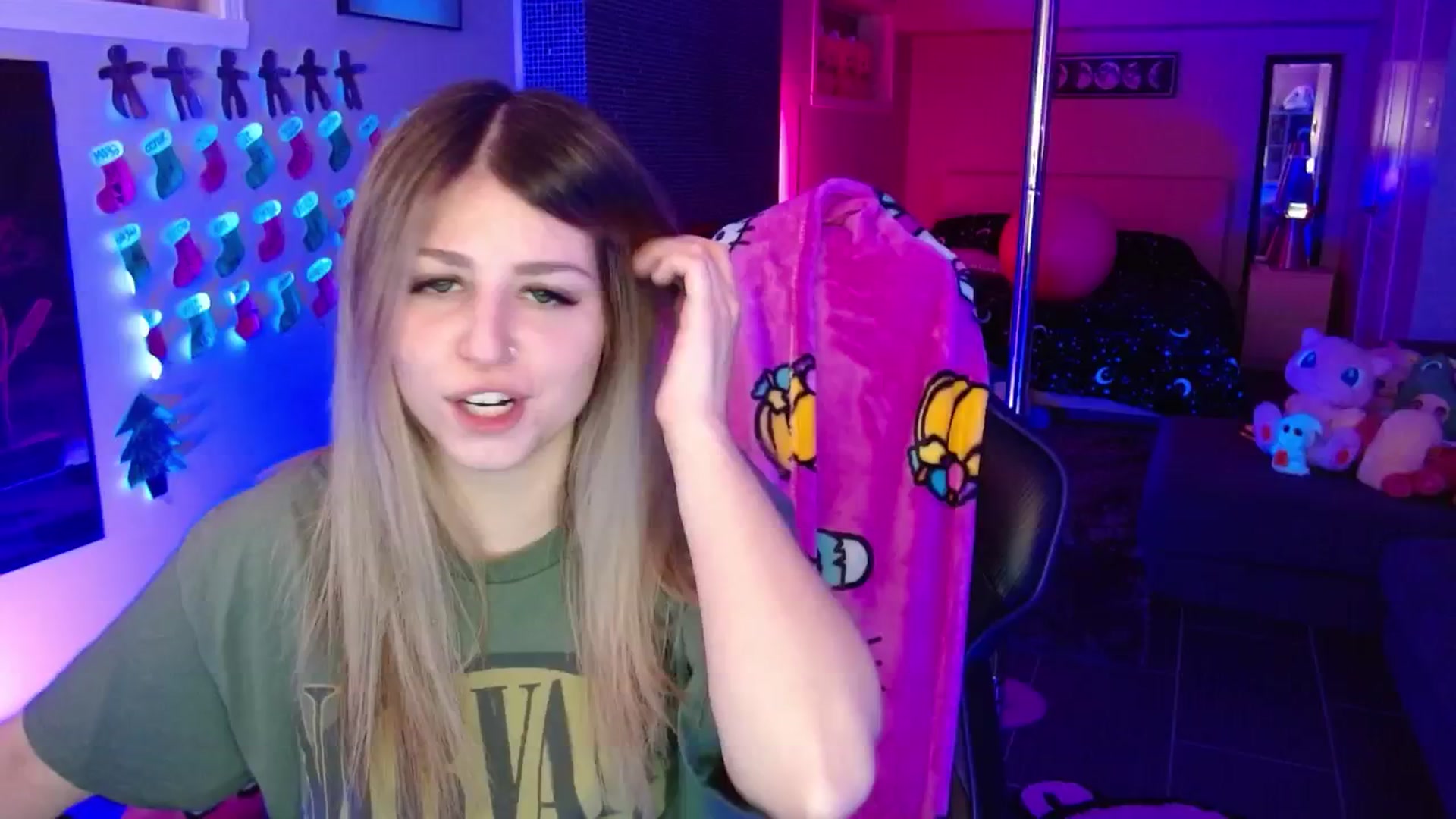 Gallery image thumbnail from Serafina's myfreecams stream on, 12/19/2025, 03:46 image 19 of 20