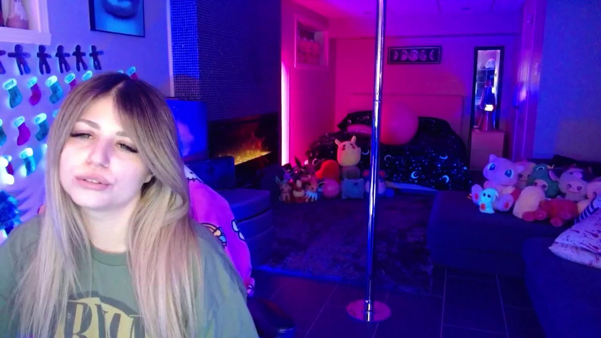 Gallery image thumbnail from Serafina's myfreecams stream on, 12/19/2025, 06:34 image 3 of 20