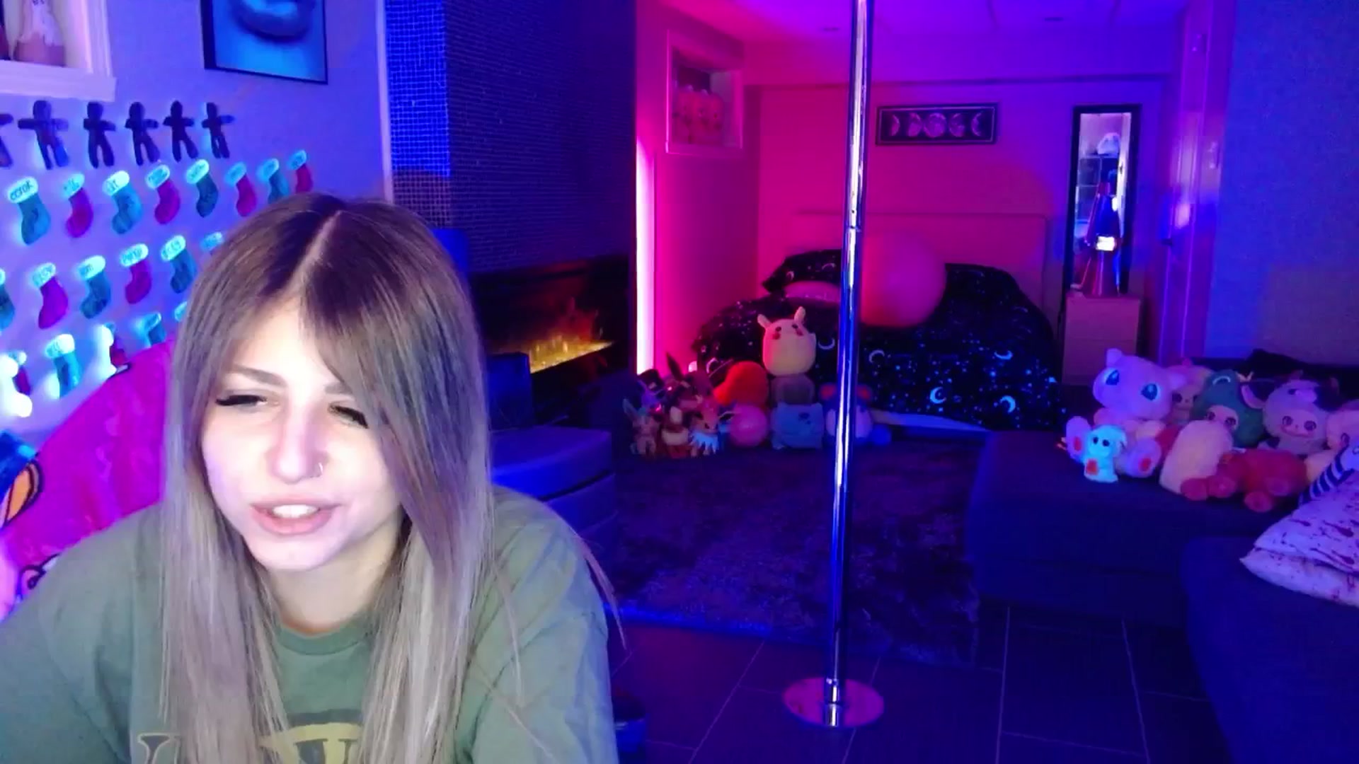 Gallery image thumbnail from Serafina's myfreecams stream on, 12/19/2025, 06:34 image 4 of 20