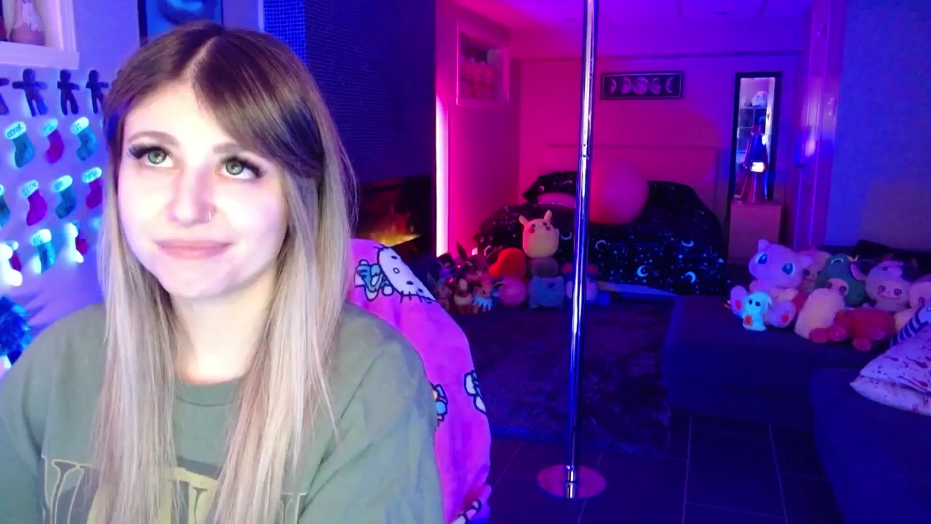 Gallery image thumbnail from Serafina's myfreecams stream on, 12/19/2025, 06:34 image 5 of 20