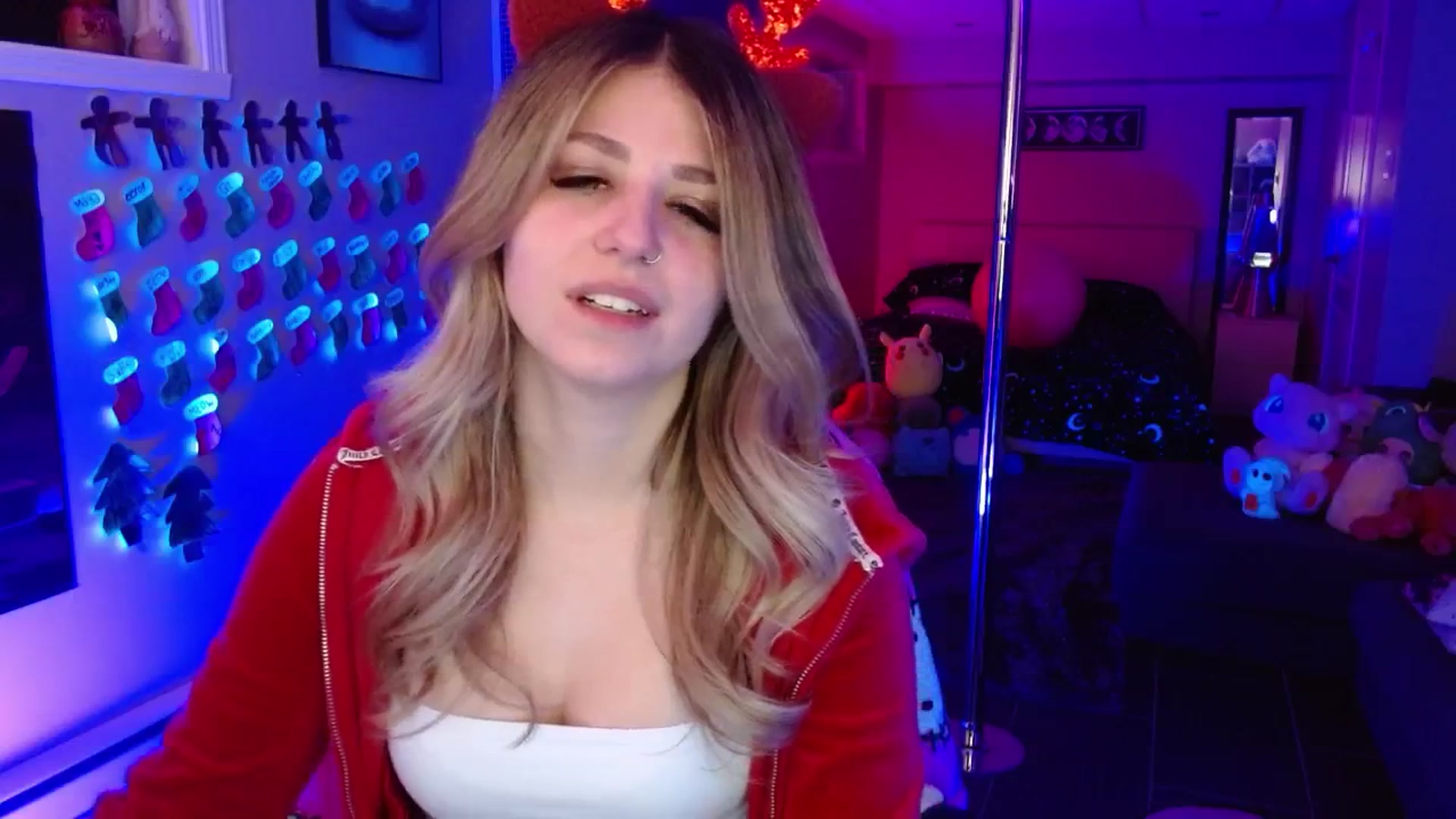 Gallery image thumbnail from Serafina's myfreecams stream on, 12/25/2025, 05:24 image 6 of 20