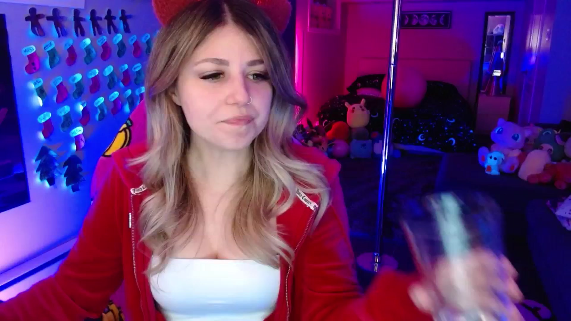 Gallery image thumbnail from Serafina's myfreecams stream on, 12/25/2025, 05:24 image 2 of 20