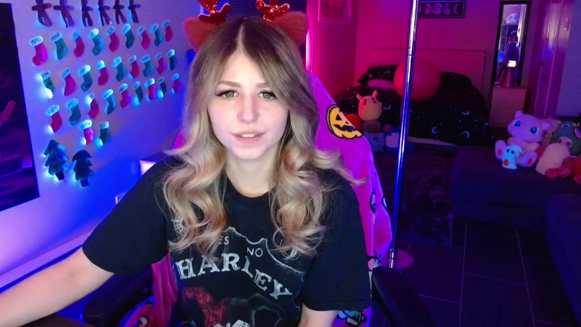 Gallery image thumbnail from Serafina's myfreecams stream on, 12/28/2025, 04:14 image 4 of 20