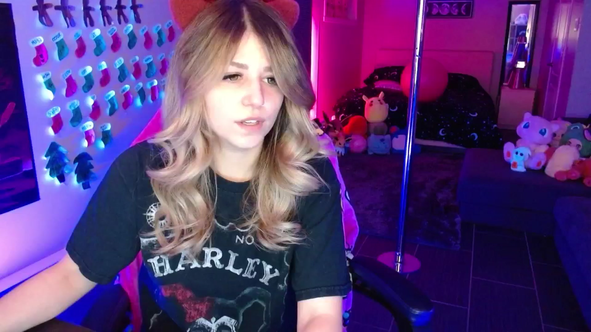 Gallery image thumbnail from Serafina's myfreecams stream on, 12/28/2025, 04:14 image 6 of 20