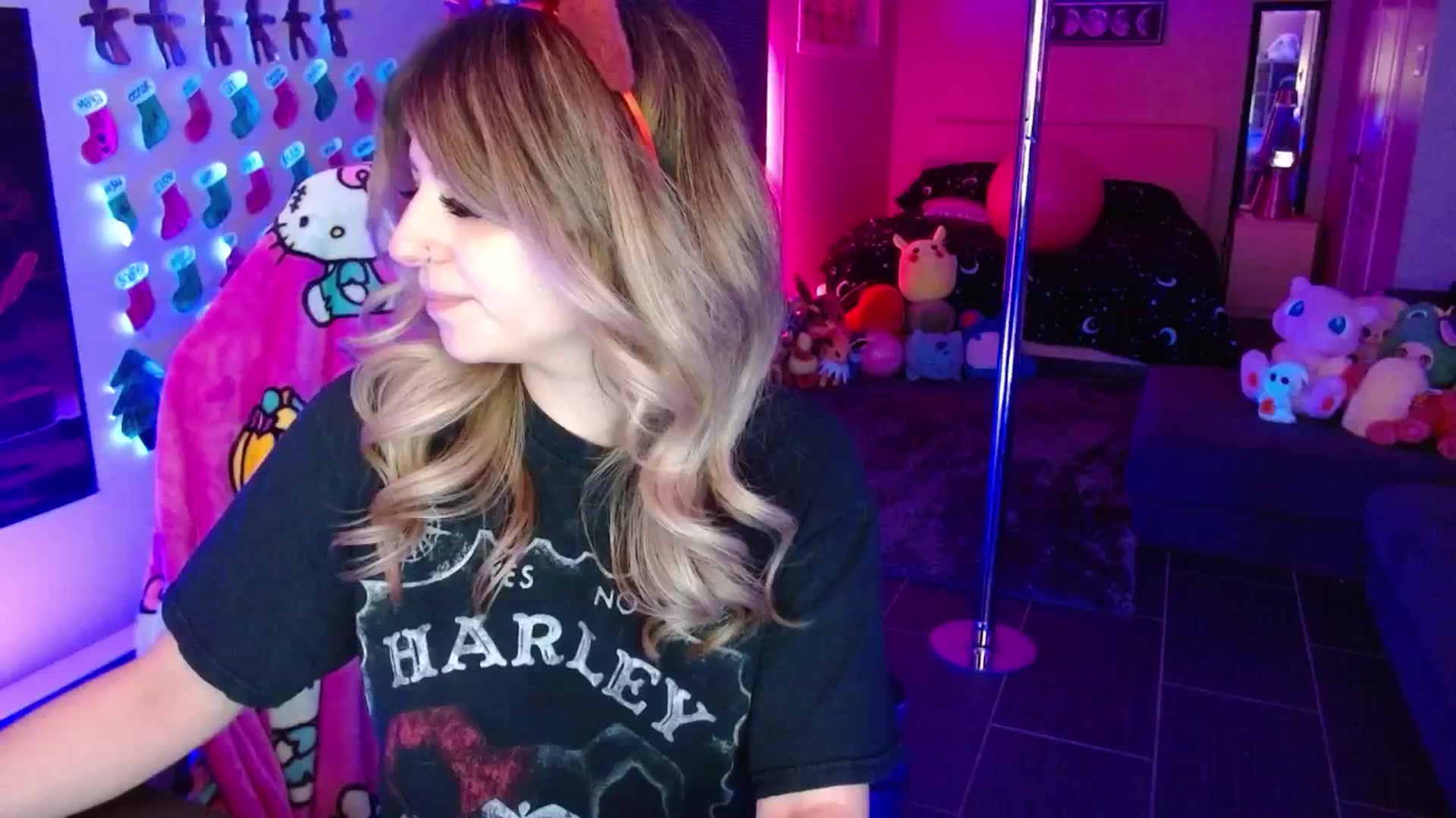 Gallery image thumbnail from Serafina's myfreecams stream on, 12/28/2025, 04:14 image 16 of 20