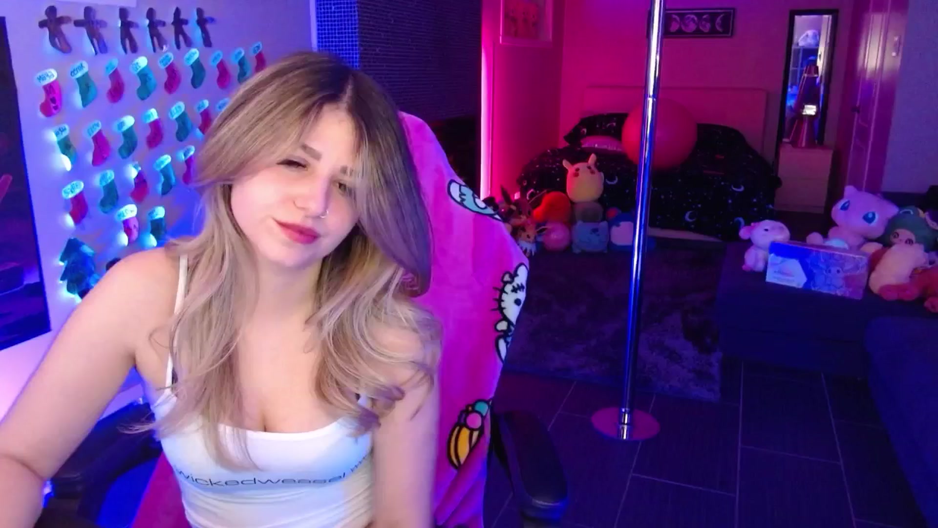 Gallery image thumbnail from Serafina's myfreecams stream on, 01/14/2026, 06:18 image 13 of 20