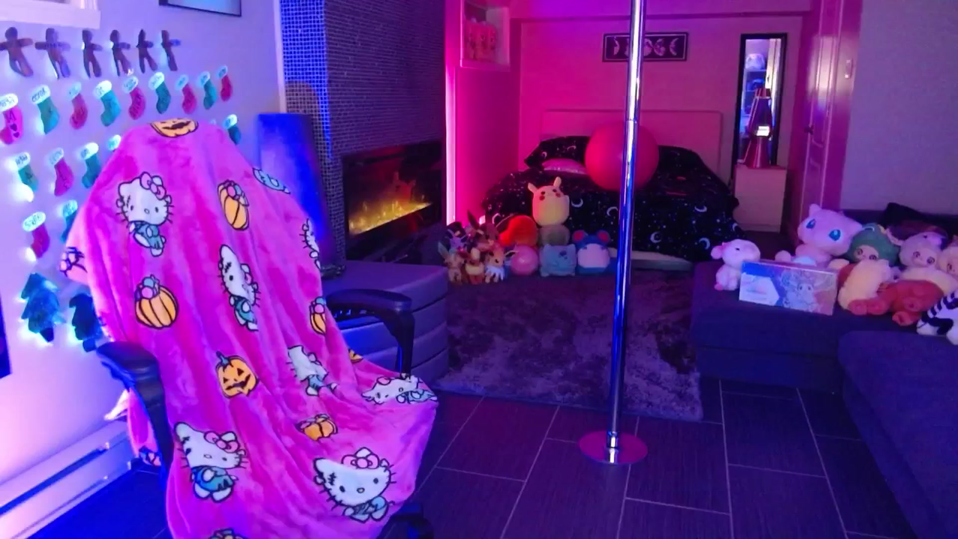 Gallery image thumbnail from Serafina's myfreecams stream on, 01/14/2026, 06:18 image 16 of 20