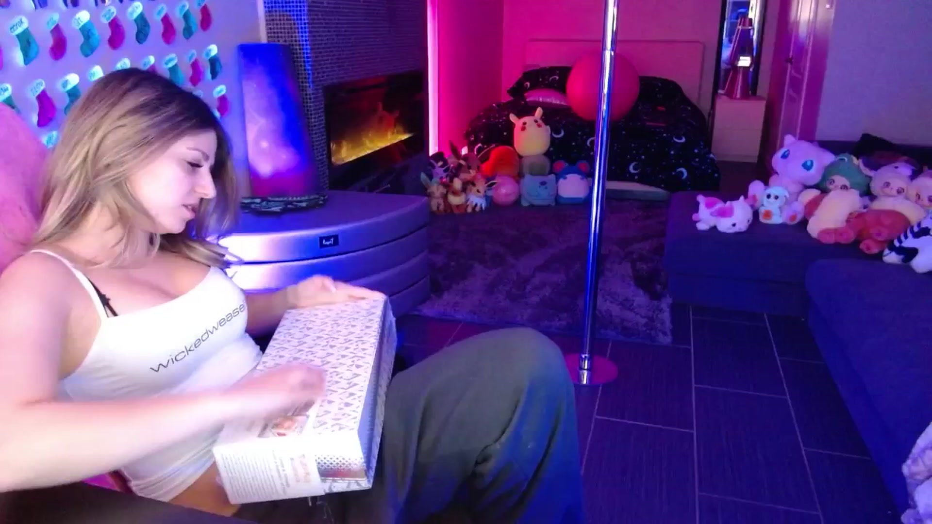 Gallery image thumbnail from Serafina's myfreecams stream on, 01/14/2026, 06:39 image 8 of 20