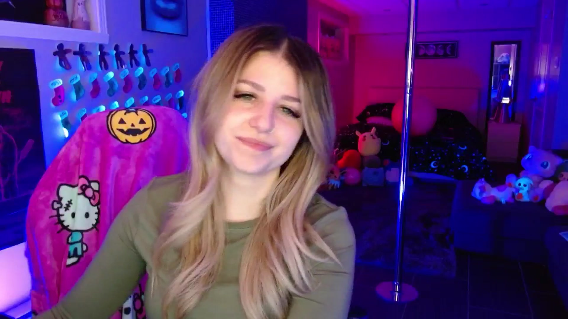 Gallery image thumbnail from Serafina's myfreecams stream on, 01/16/2026, 05:13 image 4 of 20