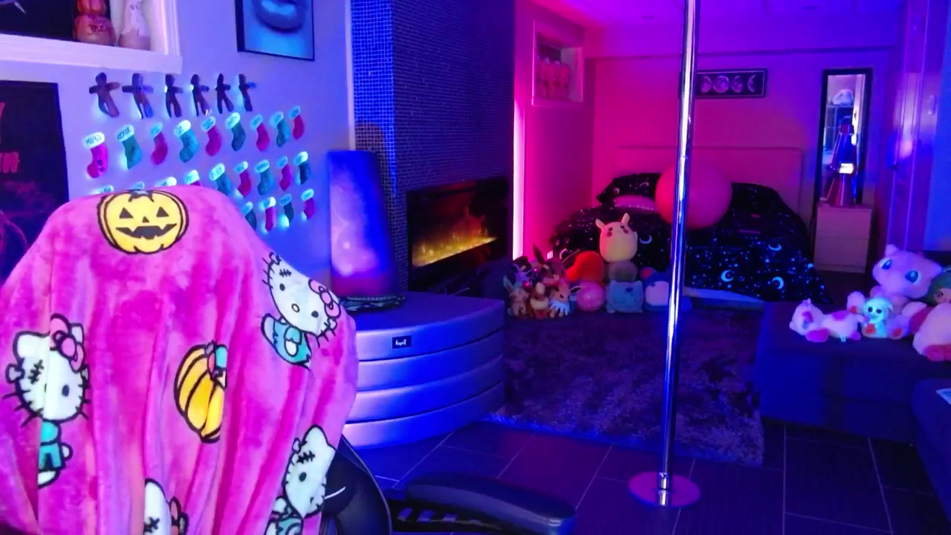Gallery image thumbnail from Serafina's myfreecams stream on, 01/16/2026, 05:13 image 18 of 20