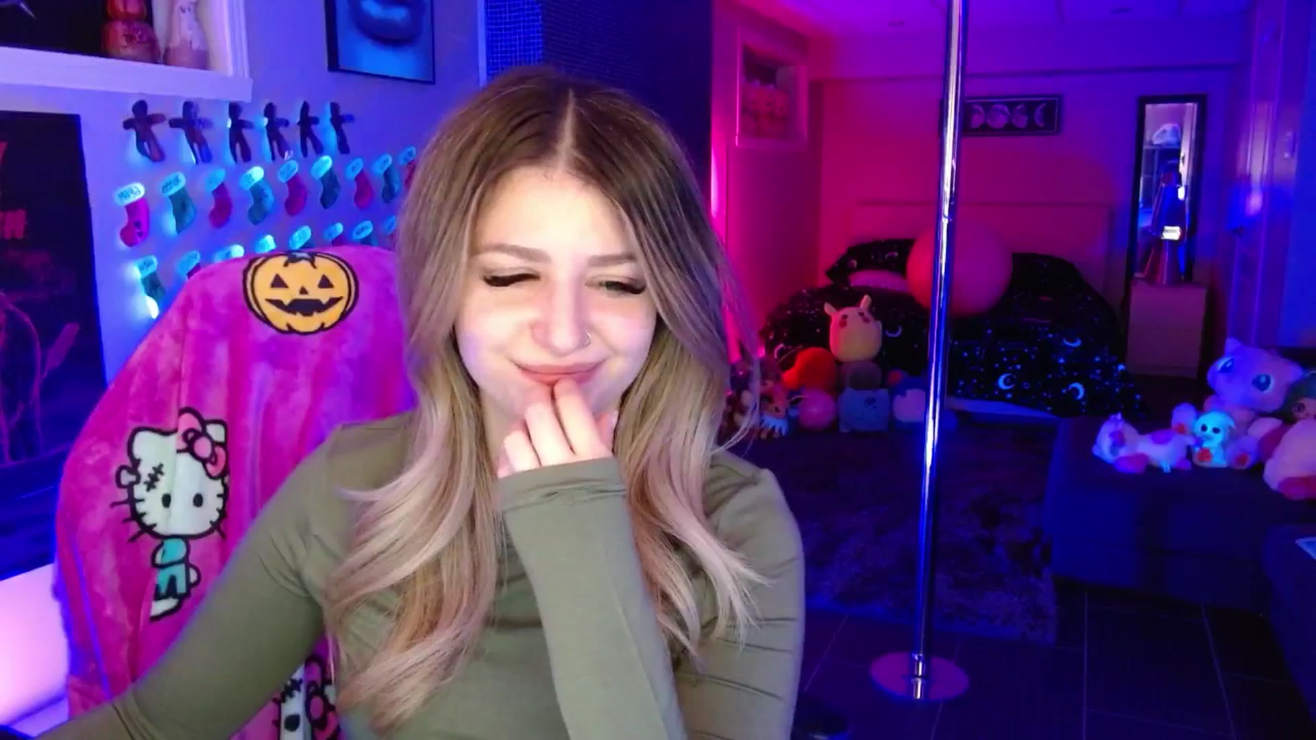 Gallery image thumbnail from Serafina's myfreecams stream on, 01/16/2026, 05:13 image 3 of 20