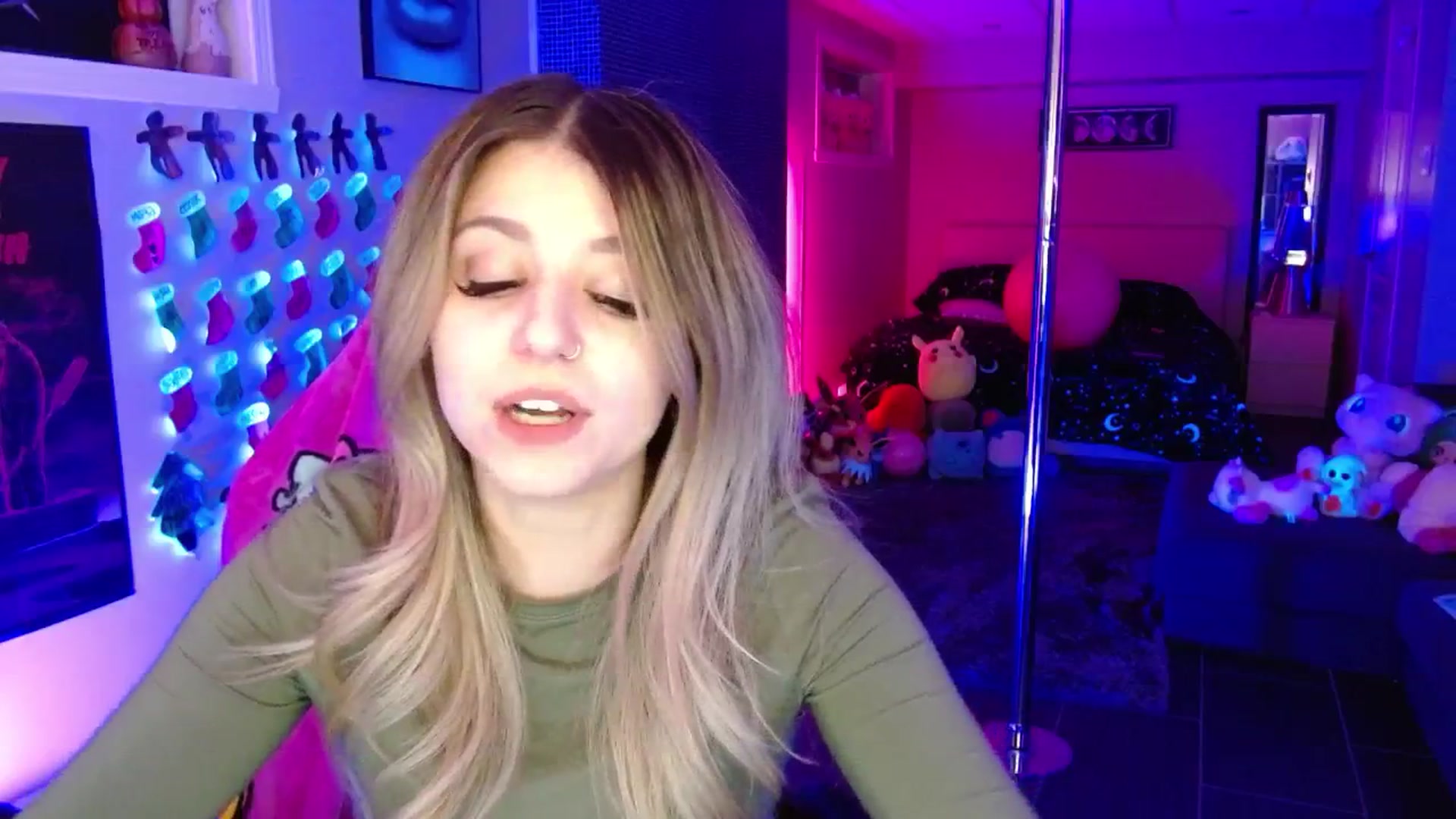 Gallery image thumbnail from Serafina's myfreecams stream on, 01/16/2026, 05:13 image 14 of 20