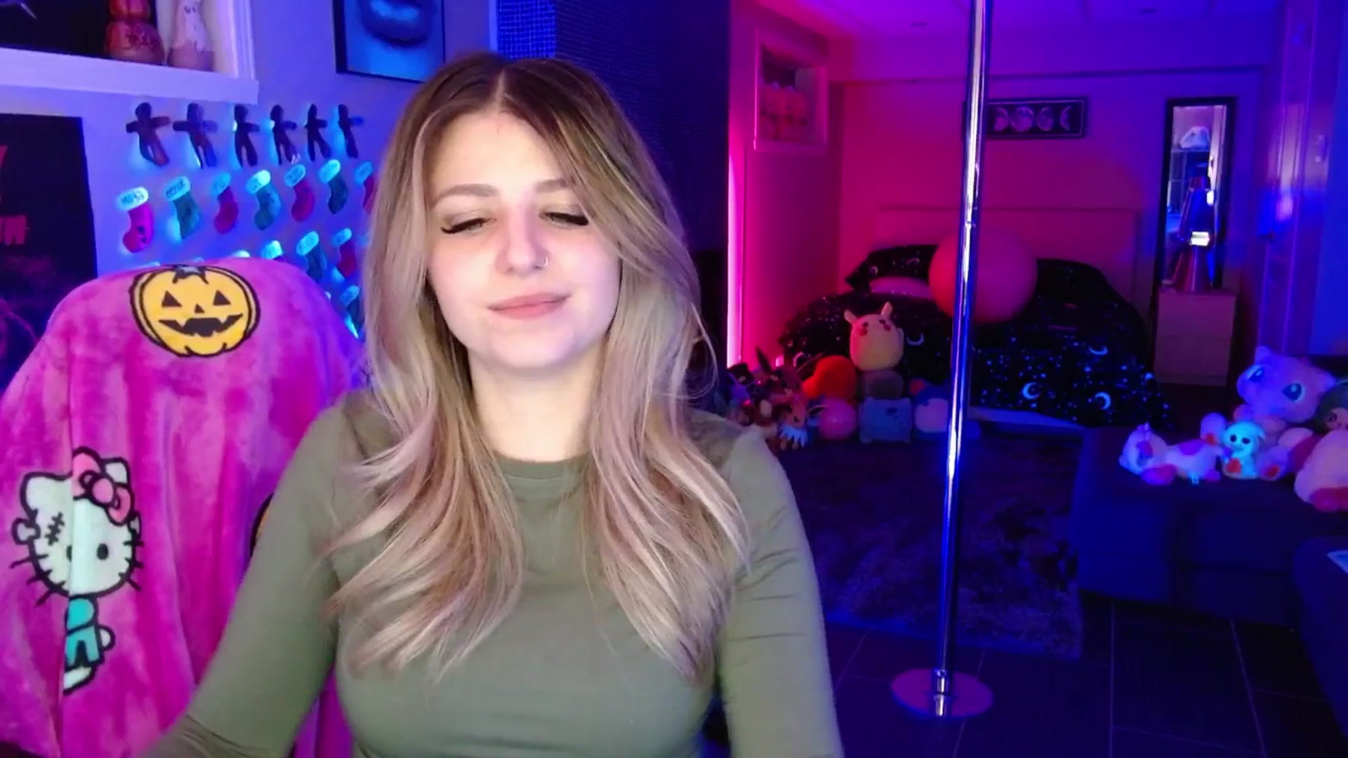 Gallery image thumbnail from Serafina's myfreecams stream on, 01/16/2026, 05:13 image 11 of 20
