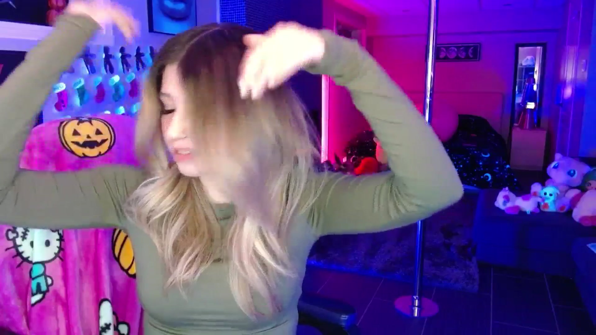 Gallery image thumbnail from Serafina's myfreecams stream on, 01/16/2026, 05:13 image 8 of 20