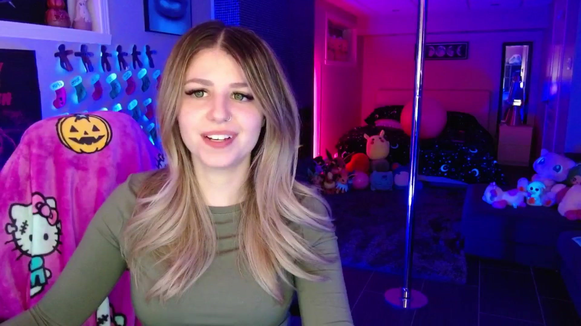 Gallery image thumbnail from Serafina's myfreecams stream on, 01/16/2026, 05:13 image 9 of 20