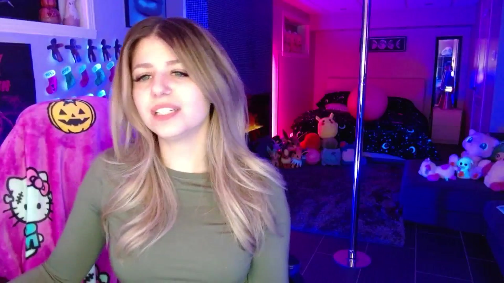 Gallery image thumbnail from Serafina's myfreecams stream on, 01/16/2026, 05:13 image 10 of 20