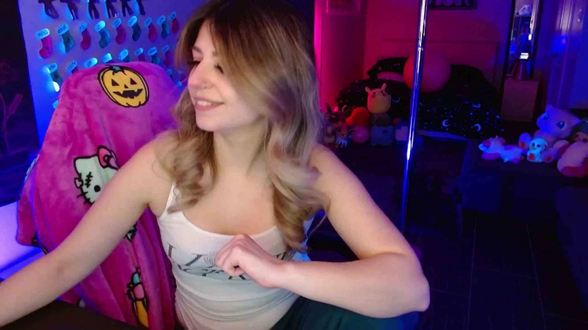Gallery image thumbnail from Serafina's myfreecams stream on, 01/17/2026, 04:13 image 7 of 20