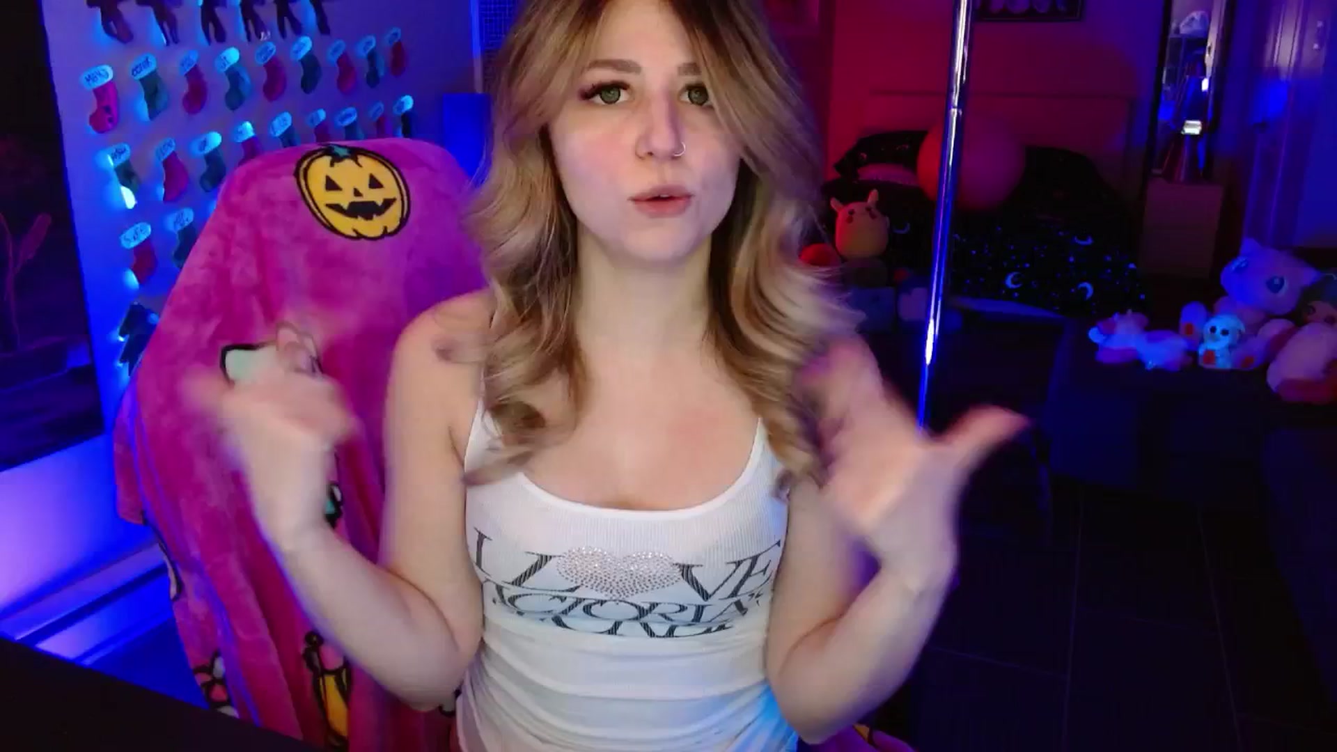 Gallery image thumbnail from Serafina's myfreecams stream on, 01/17/2026, 04:13 image 8 of 20