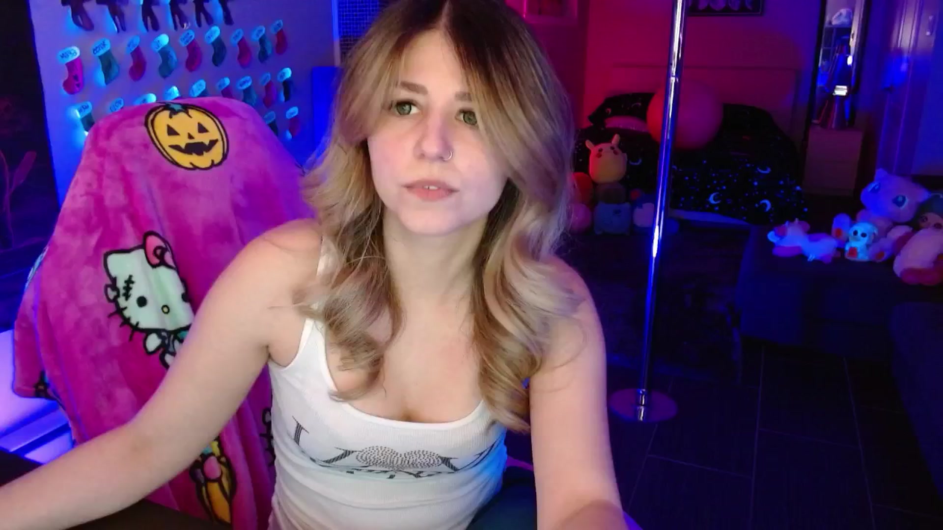 Gallery image thumbnail from Serafina's myfreecams stream on, 01/17/2026, 04:13 image 1 of 20