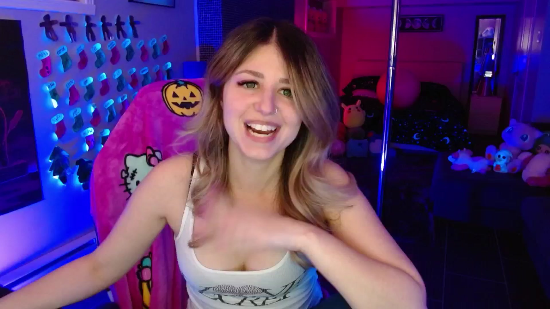 Gallery image thumbnail from Serafina's myfreecams stream on, 01/17/2026, 04:13 image 16 of 20
