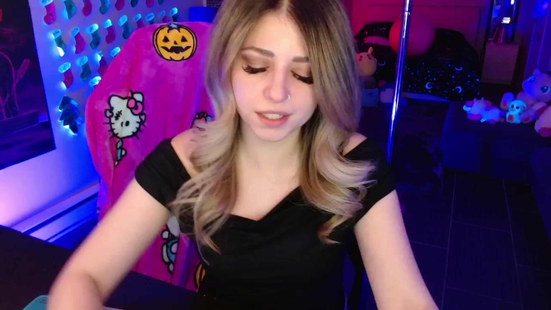 Gallery image thumbnail from Serafina's myfreecams stream on, 01/18/2026, 05:06 image 18 of 20