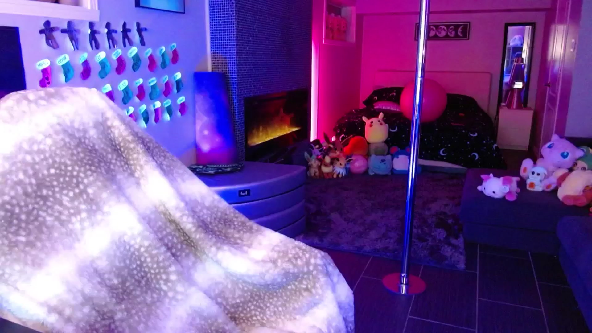 Gallery image thumbnail from Serafina's myfreecams stream on, 01/21/2026, 04:15 image 18 of 20