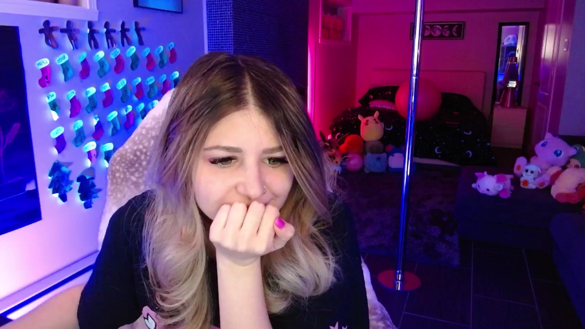 Gallery image thumbnail from Serafina's myfreecams stream on, 01/21/2026, 04:15 image 6 of 20