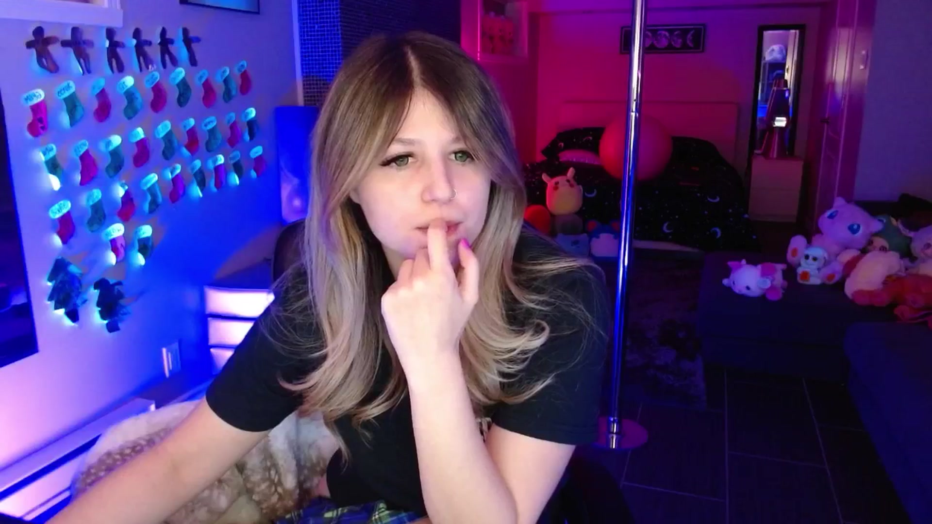 Gallery image thumbnail from Serafina's myfreecams stream on, 01/22/2026, 05:22 image 13 of 20