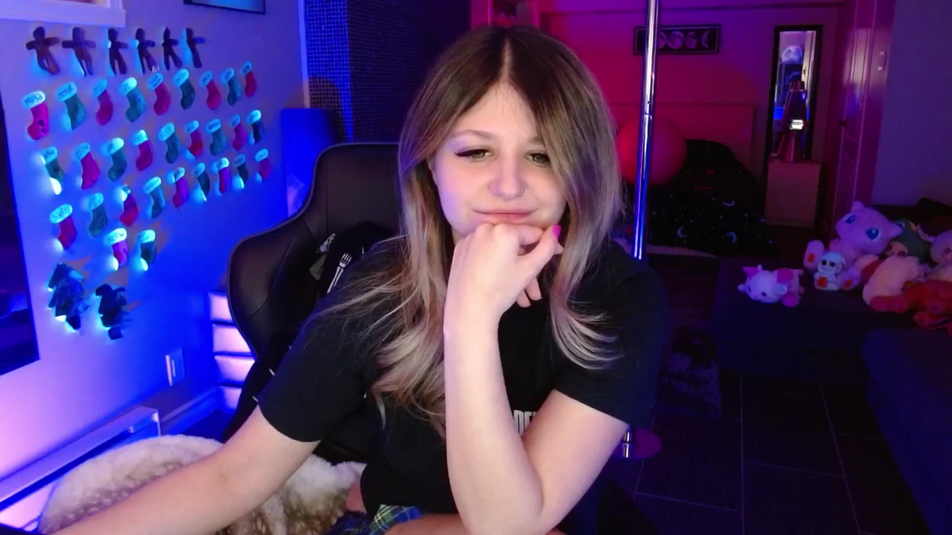Gallery image thumbnail from Serafina's myfreecams stream on, 01/22/2026, 05:22 image 18 of 20