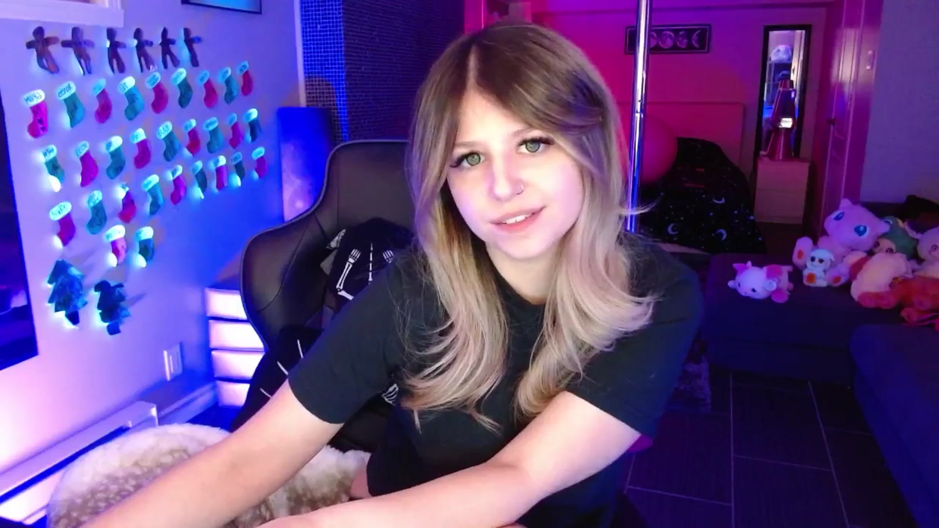 Gallery image thumbnail from Serafina's myfreecams stream on, 01/22/2026, 05:22 image 14 of 20