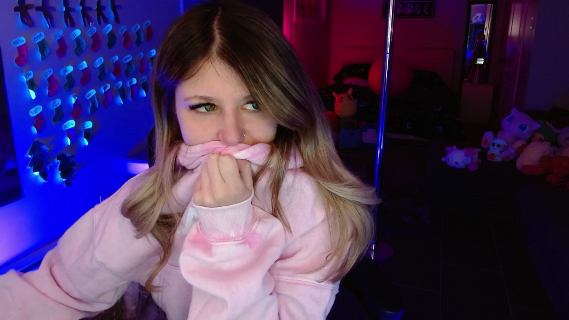 Gallery image thumbnail from Serafina's myfreecams stream on, 01/23/2026, 06:57 image 15 of 20