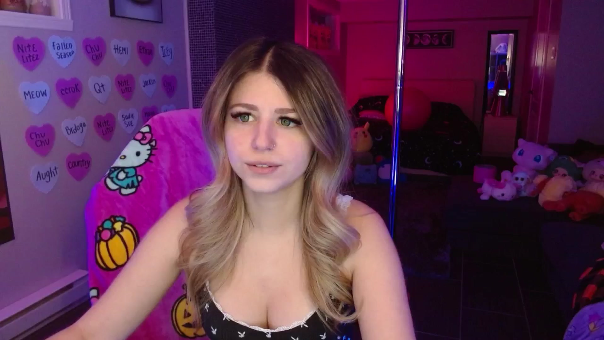 Gallery image thumbnail from Serafina's myfreecams stream on, 02/08/2026, 04:56 image 8 of 20