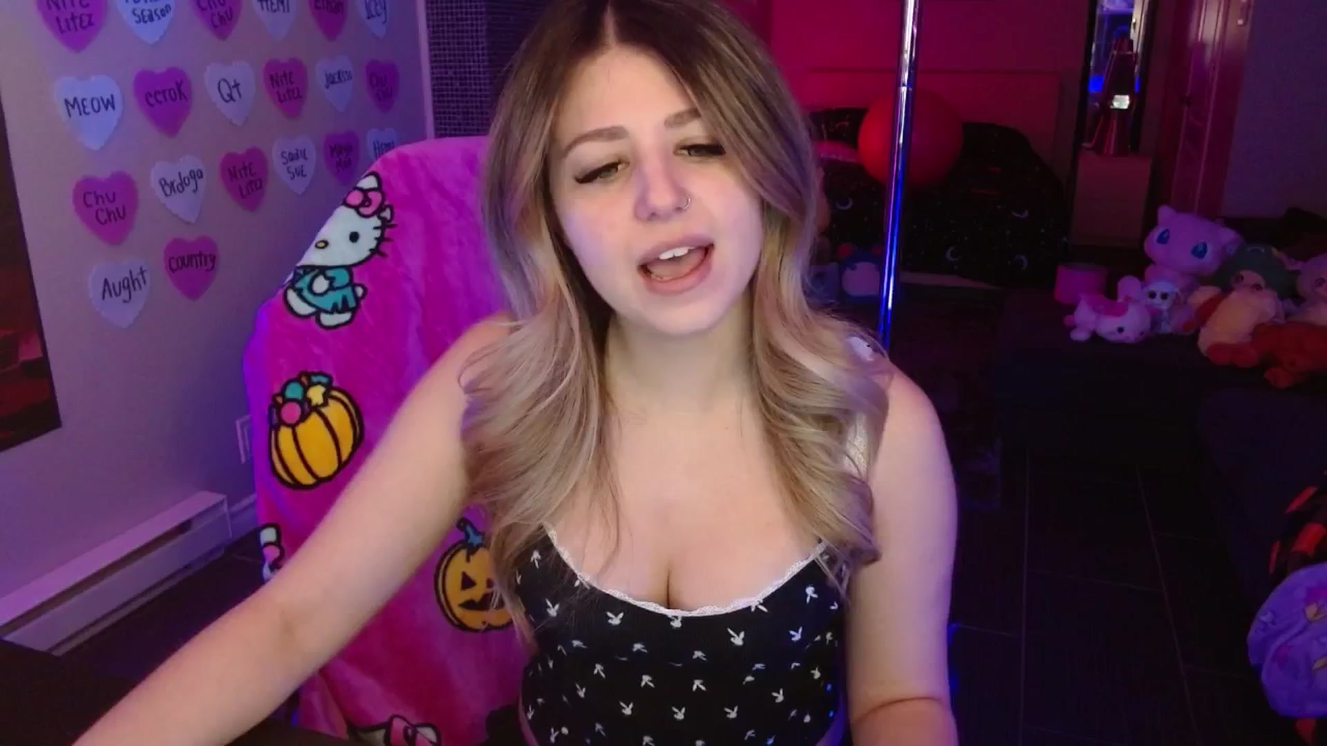 Gallery image thumbnail from Serafina's myfreecams stream on, 02/08/2026, 04:56 image 9 of 20