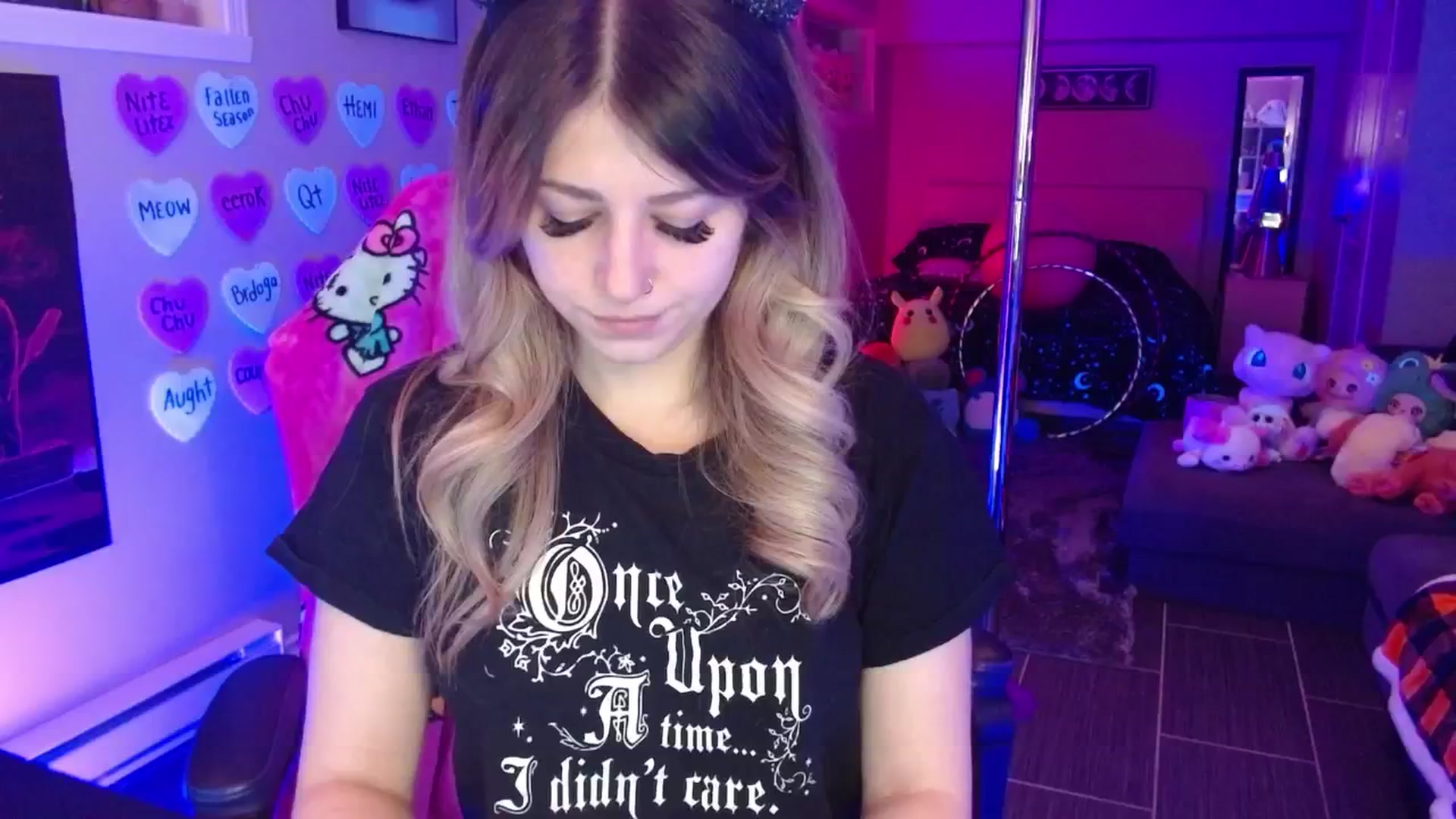 Gallery image thumbnail from Serafina's myfreecams stream on, 02/12/2026, 04:00 image 4 of 20