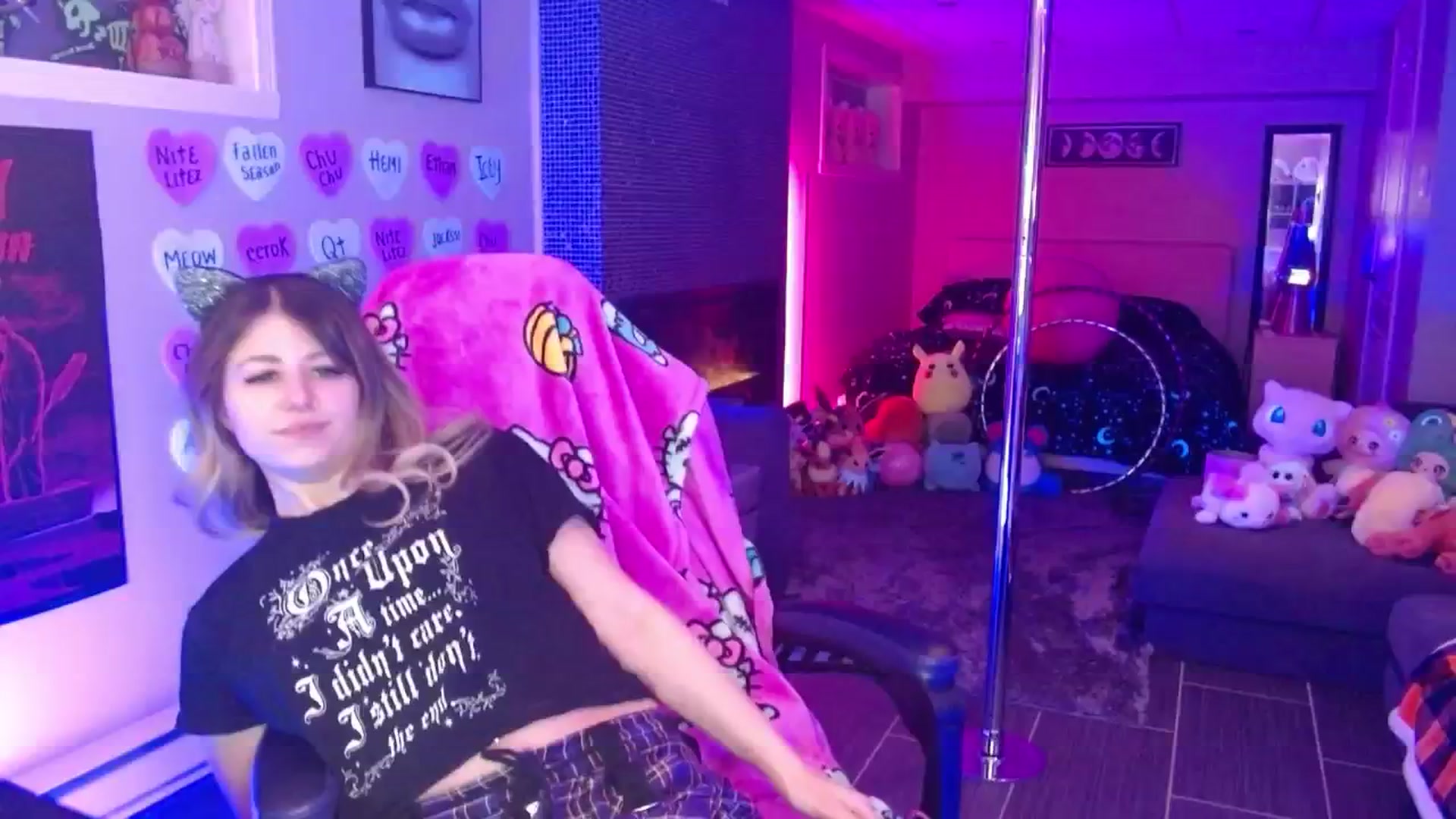 Gallery image thumbnail from Serafina's myfreecams stream on, 02/12/2026, 04:00 image 14 of 20