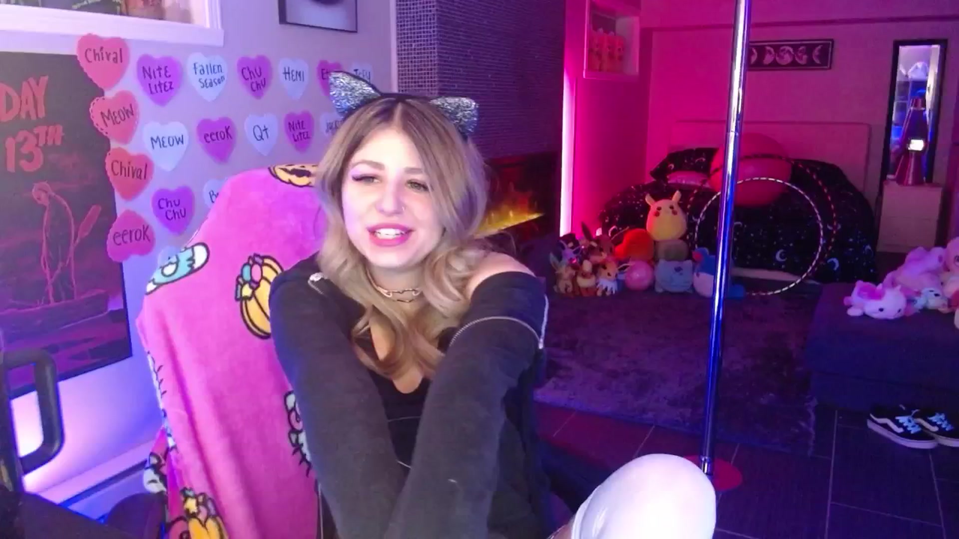 Gallery image thumbnail from Serafina's myfreecams stream on, 02/15/2026, 04:34 image 15 of 20