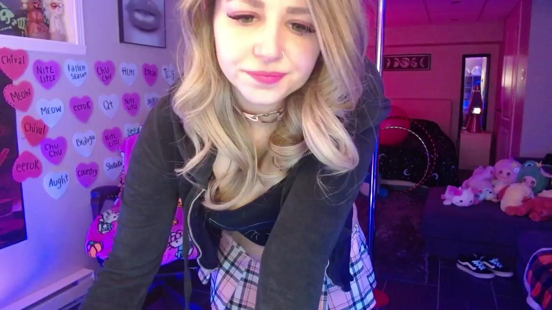 Gallery image thumbnail from Serafina's myfreecams stream on, 02/15/2026, 04:34 image 17 of 20