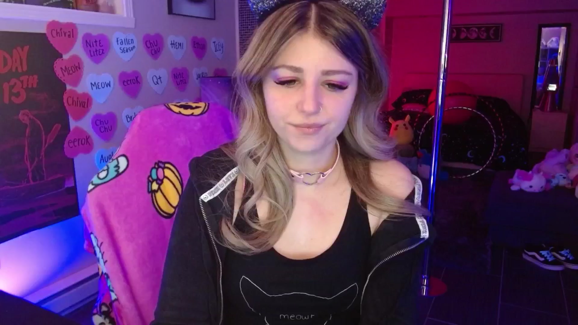 Gallery image thumbnail from Serafina's myfreecams stream on, 02/15/2026, 04:34 image 1 of 20