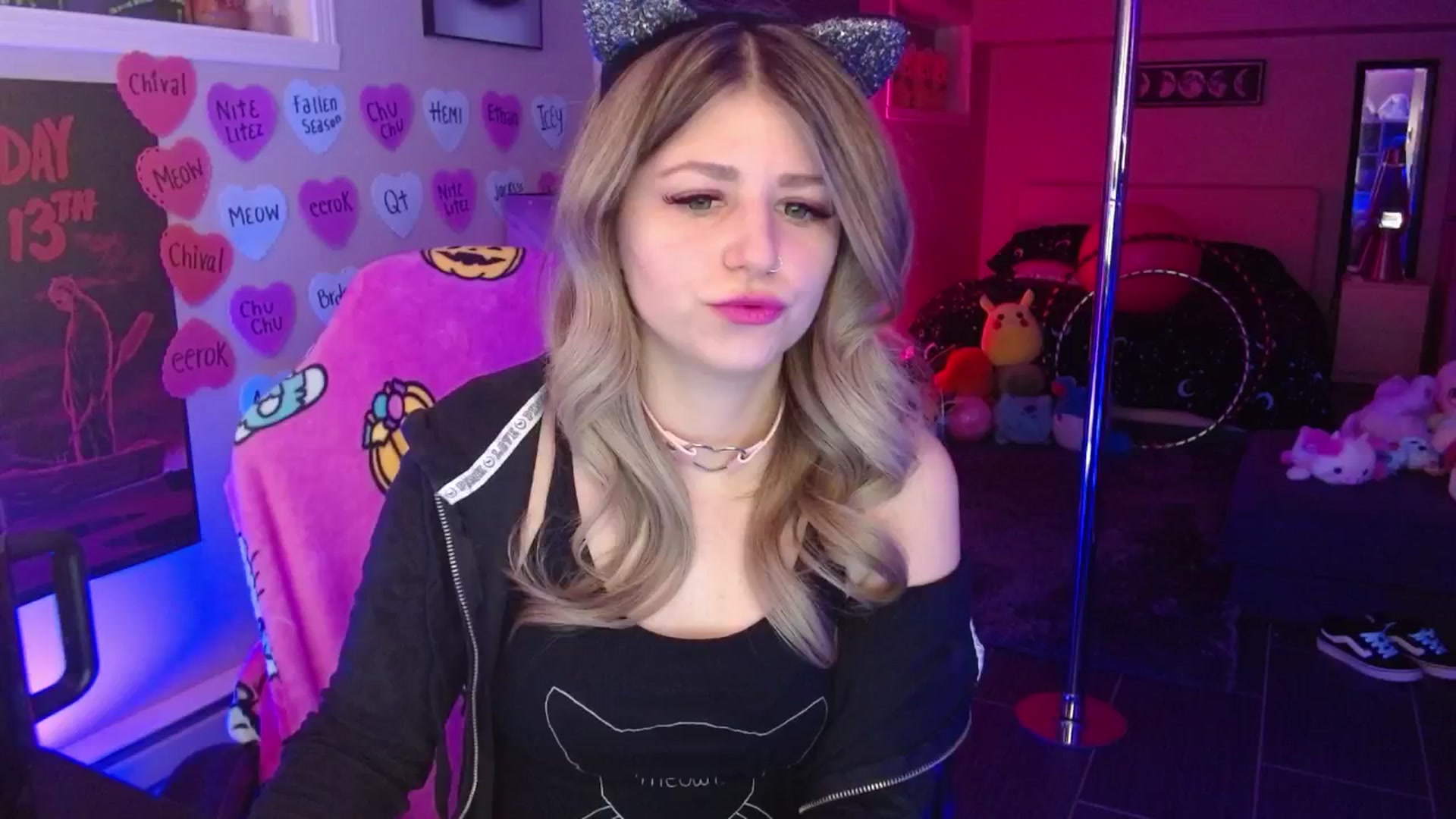 Gallery image thumbnail from Serafina's myfreecams stream on, 02/15/2026, 04:34 image 13 of 20