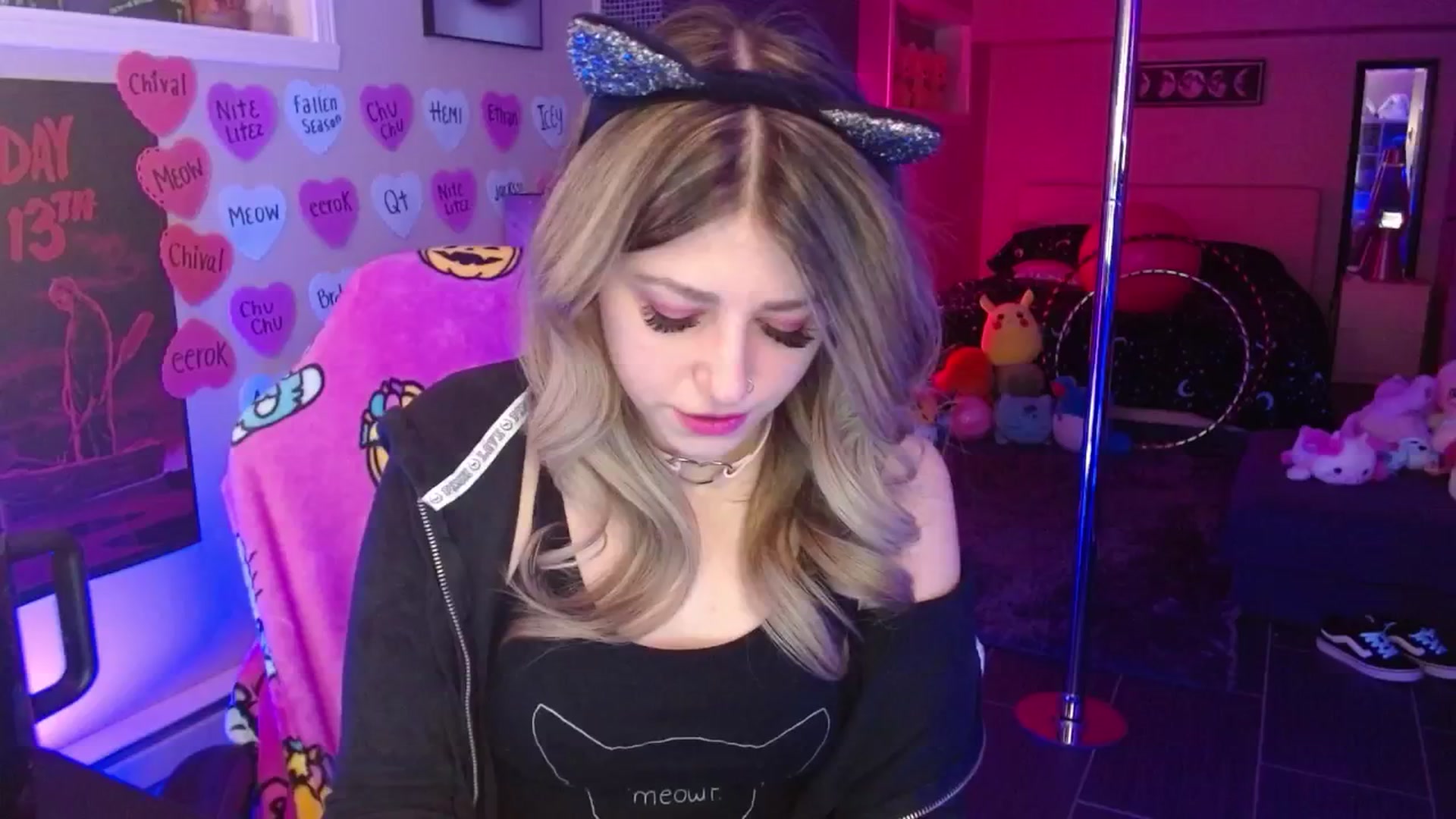 Gallery image thumbnail from Serafina's myfreecams stream on, 02/15/2026, 04:34 image 14 of 20