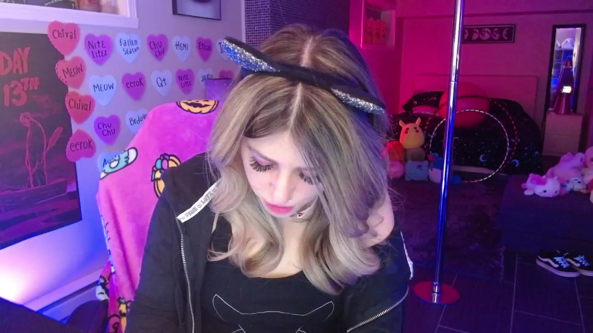 Gallery image thumbnail from Serafina's myfreecams stream on, 02/15/2026, 04:34 image 12 of 20