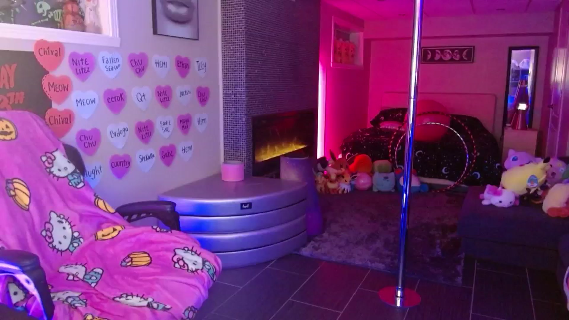 Gallery image thumbnail from Serafina's myfreecams stream on, 02/16/2026, 04:15 image 8 of 20
