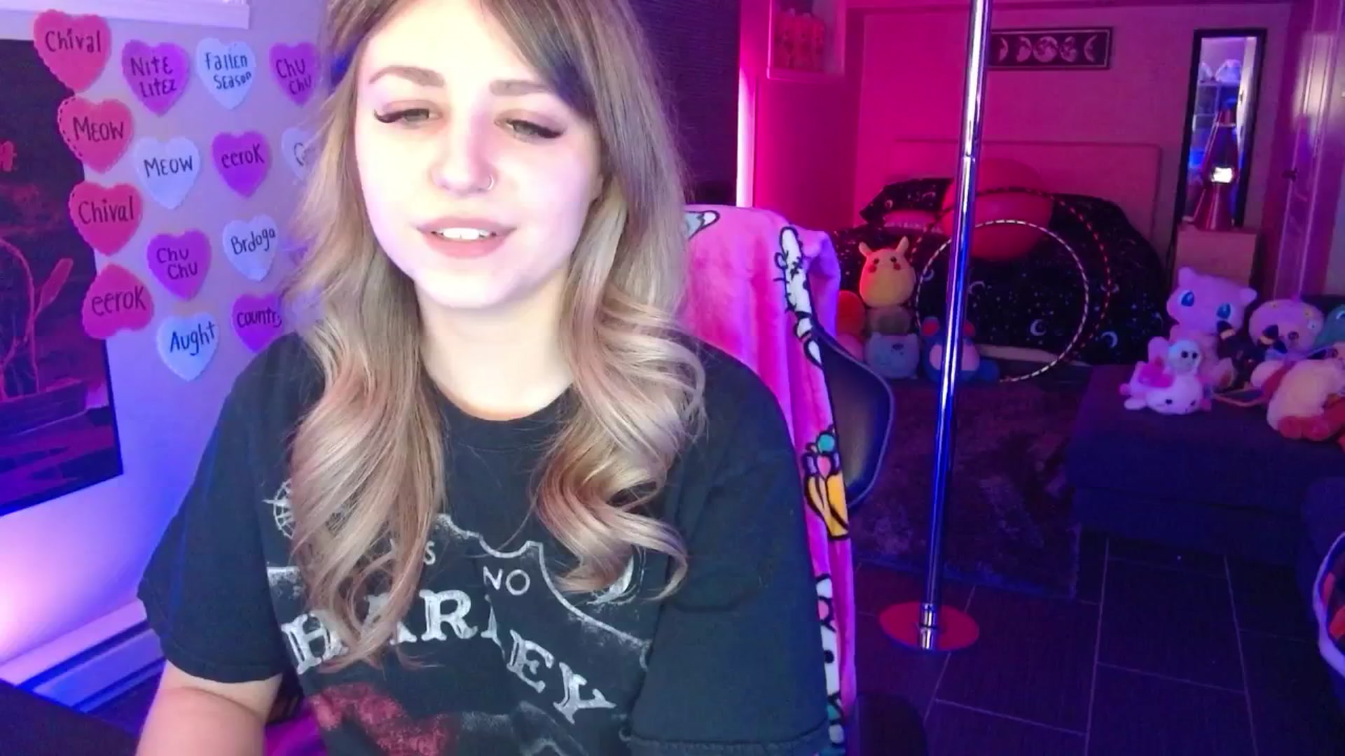Gallery image thumbnail from Serafina's myfreecams stream on, 02/19/2026, 04:08 image 13 of 20