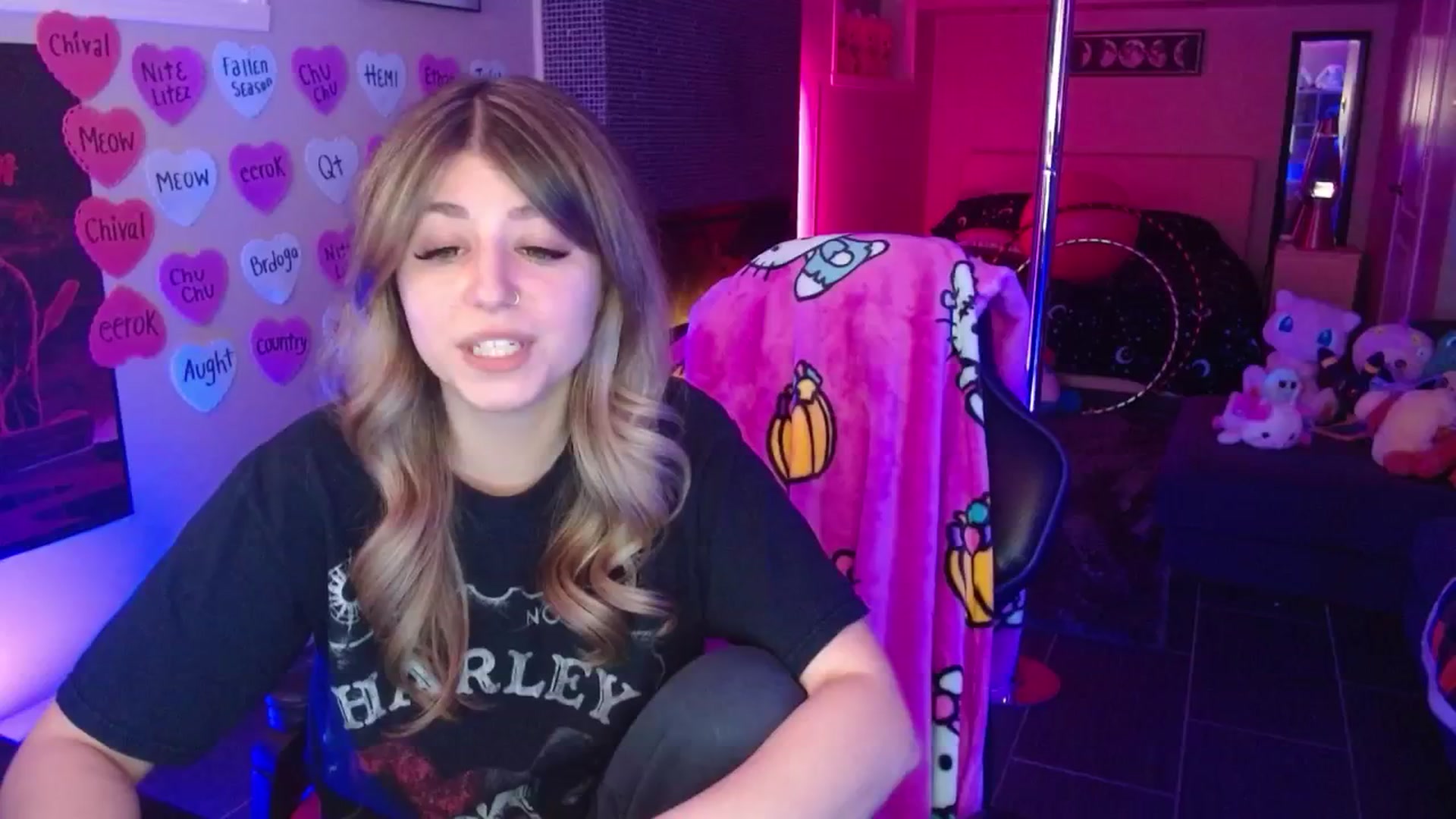 Gallery image thumbnail from Serafina's myfreecams stream on, 02/19/2026, 04:08 image 12 of 20