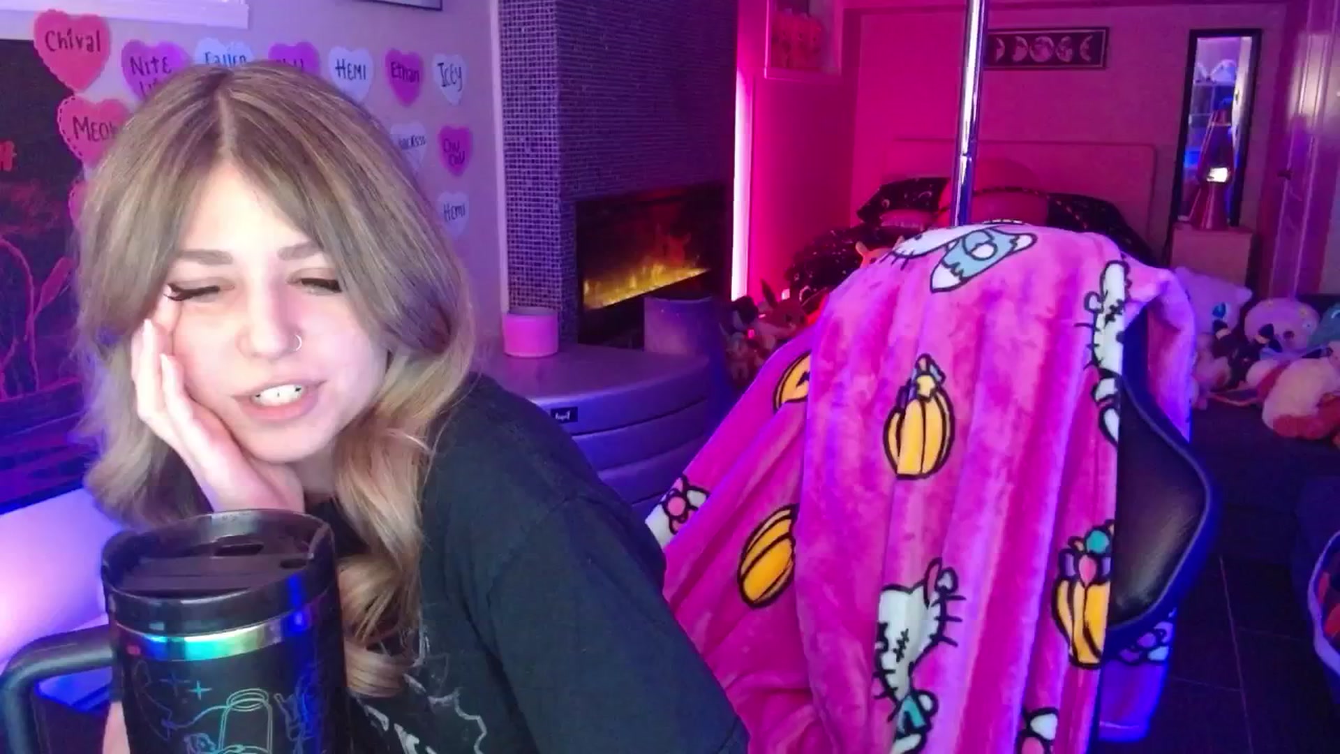 Gallery image thumbnail from Serafina's myfreecams stream on, 02/19/2026, 04:08 image 20 of 20