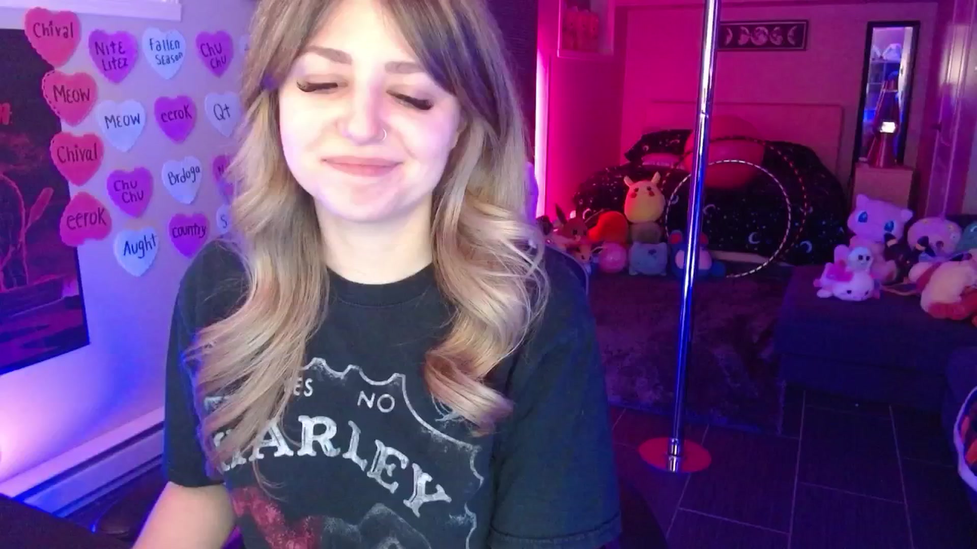 Gallery image thumbnail from Serafina's myfreecams stream on, 02/19/2026, 04:08 image 18 of 20