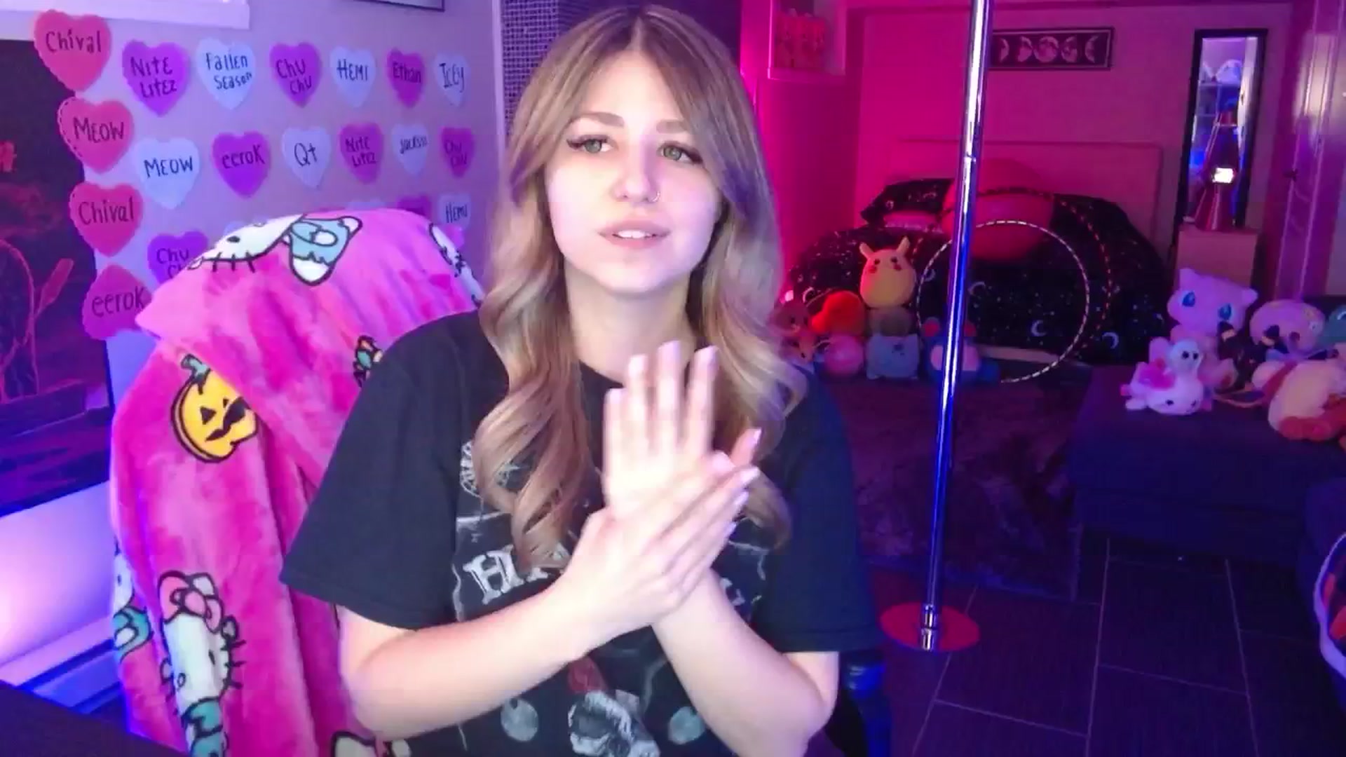 Gallery image thumbnail from Serafina's myfreecams stream on, 02/19/2026, 04:08 image 7 of 20