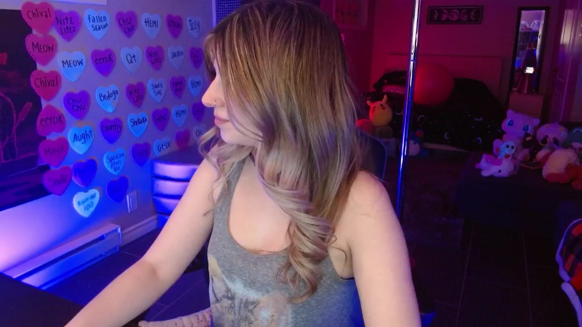 Gallery image thumbnail from Serafina's myfreecams stream on, 03/06/2026, 04:38 image 14 of 20