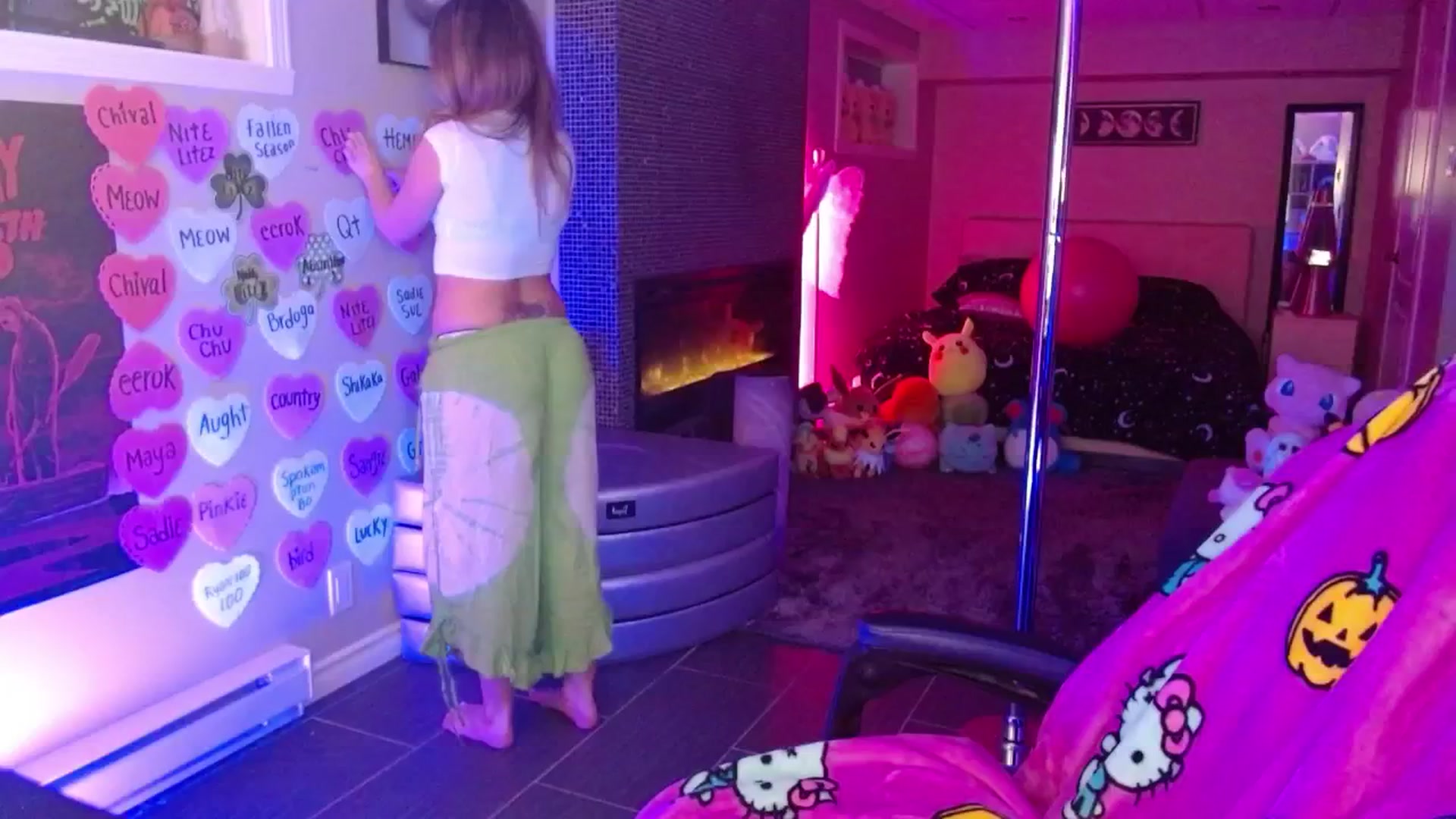 Gallery image thumbnail from Serafina's myfreecams stream on, 03/08/2026, 04:46 image 12 of 20