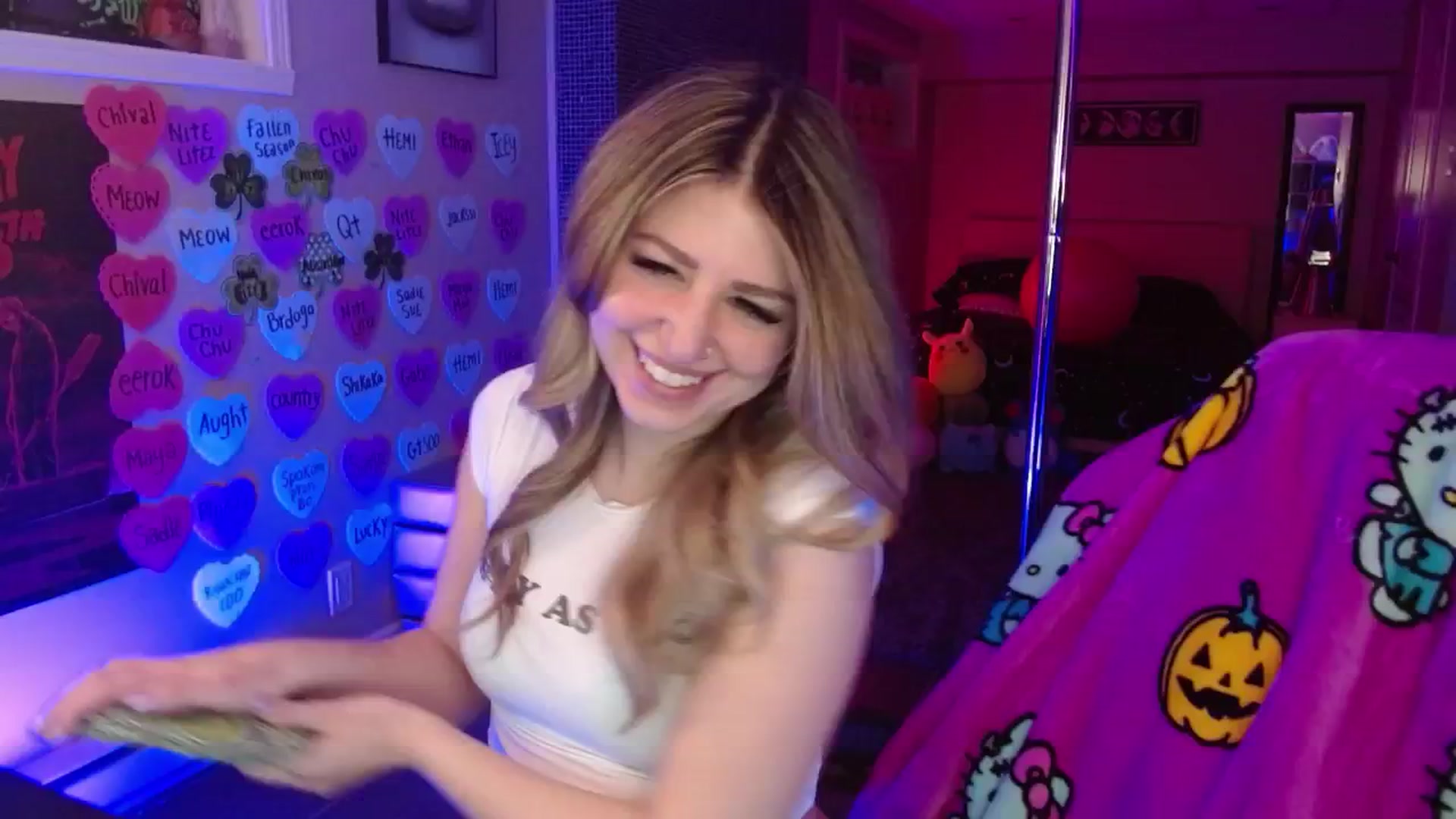 Gallery image thumbnail from Serafina's myfreecams stream on, 03/08/2026, 04:46 image 17 of 20